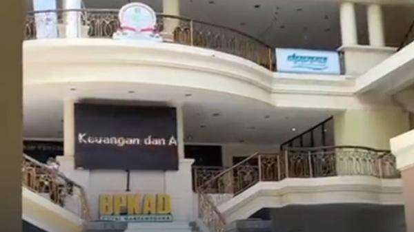 Polda Kaltim Geledah BPKAD Kukar, Dalami Dugaan Korupsi Honor Non-ASN Rp36,7 Miliar Polda Kaltim Geledah BPKAD Kukar, Dalami Dugaan Korupsi Honor Non-ASN Rp36,7 Miliar