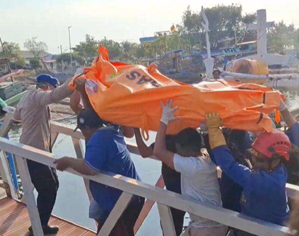 Hilang 5 Hari saat Evakuasi Kapal, Penyelam Tradisional Probolinggo Ditemukan Tewas Hilang 5 Hari saat Evakuasi Kapal, Penyelam Tradisional Probolinggo Ditemukan Tewas