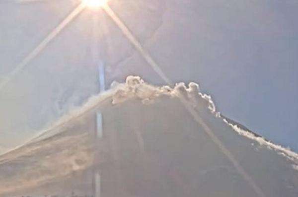 Gunung Merapi Luncurkan Awan Panas Guguran Sejauh 1,7 Km, Status Siaga Gunung Merapi Luncurkan Awan Panas Guguran Sejauh 1,7 Km, Status Siaga