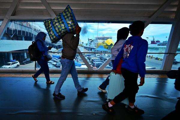 Harga Tiket Penyeberangan Turun hingga 21,9, Tarif Merak-Bakauheni Jadi Rp44.000 Harga Tiket Penyeberangan Turun hingga 21,9, Tarif Merak-Bakauheni Jadi Rp44.000