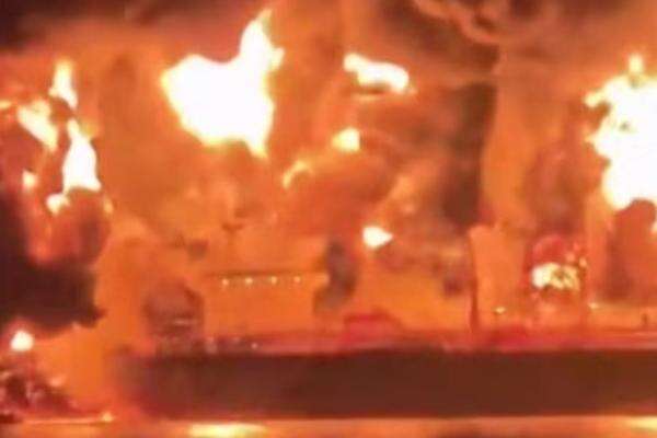 Kapal Tanker Raksasa Saudi Dihantam Rudal di Selat Hormuz, 2 ABK Filipina Tewas Kapal Tanker Raksasa Saudi Dihantam Rudal di Selat Hormuz, 2 ABK Filipina Tewas