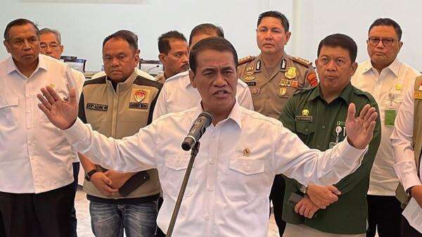 Buntut Kasus Beras SPHP Oplosan, Mentan Copot Delapan Pejabat Bulog dan Bapanas Buntut Kasus Beras SPHP Oplosan, Mentan Copot Delapan Pejabat Bulog dan Bapanas