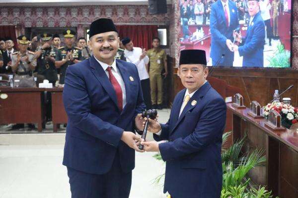 Resmi Dilantik sebagai Ketua DPRD Kota Tangerang, Saiful Milah Siap Jalankan Tugas Baru Resmi Dilantik sebagai Ketua DPRD Kota Tangerang, Saiful Milah Siap Jalankan Tugas Baru