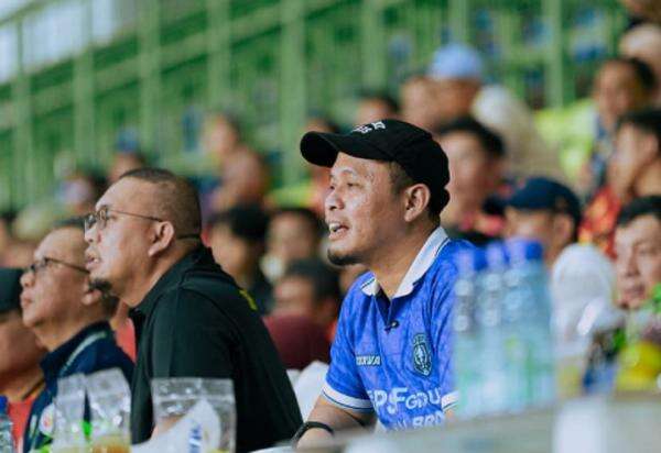 PSPS Pekanbaru Pemuncak Klasemen, Wako Agung: Energi Masyarakat Bawa Dampak Positif PSPS Pekanbaru Pemuncak Klasemen, Wako Agung: Energi Masyarakat Bawa Dampak Positif
