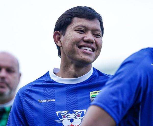 Persib Bandung Targetkan Gelar Juara Liga 1 2025-2026, Adam Alis: Kami Ingin Cetak Sejarah Persib Bandung Targetkan Gelar Juara Liga 1 2025-2026, Adam Alis: Kami Ingin Cetak Sejarah