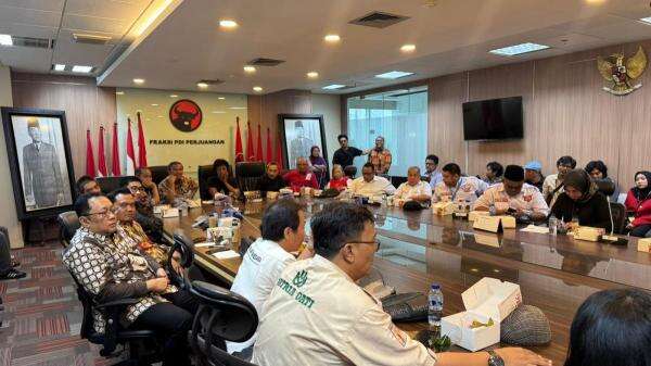 Fraksi PDIP dan Pengemudi Online Sepakati Potongan Aplikator Tak Boleh Lebih dari 10 Persen Fraksi PDIP dan Pengemudi Online Sepakati Potongan Aplikator Tak Boleh Lebih dari 10 Persen