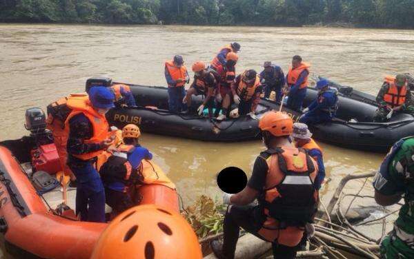 Bandar Narkoba Pembunuh 3 Polisi Ditangkap, Pelaku Ditembak karena Serang Petugas dengan Mandau Bandar Narkoba Pembunuh 3 Polisi Ditangkap, Pelaku Ditembak karena Serang Petugas dengan Mandau