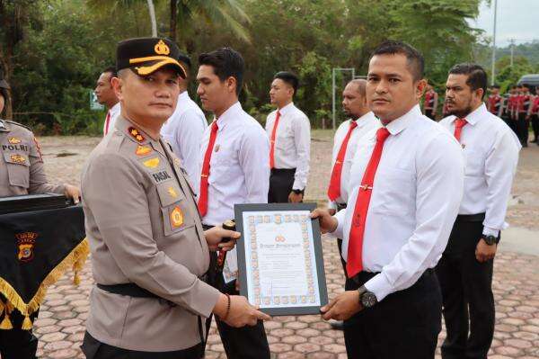 20 Personel Polres Pidie Jaya Terima Reward atas Prestasi Gemilang 20 Personel Polres Pidie Jaya Terima Reward atas Prestasi Gemilang