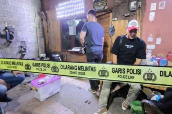 Istri Bos Besi Tua di Cikarang Bekasi Ditusuk Perampok, Uang Rp100 Juta Raib Istri Bos Besi Tua di Cikarang Bekasi Ditusuk Perampok, Uang Rp100 Juta Raib