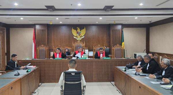 Oknum Pengacara Didakwa Lakukan Pemerasan Rp500 Juta, Ancam Pukul Korban Pakai Palu Oknum Pengacara Didakwa Lakukan Pemerasan Rp500 Juta, Ancam Pukul Korban Pakai Palu