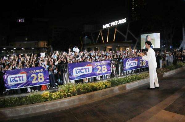 Kim Soo Hyun Disambut Histeris Banyak Fans di Mahakarya RCTI 37, Ini Fotonya! Kim Soo Hyun Disambut Histeris Banyak Fans di Mahakarya RCTI 37, Ini Fotonya!