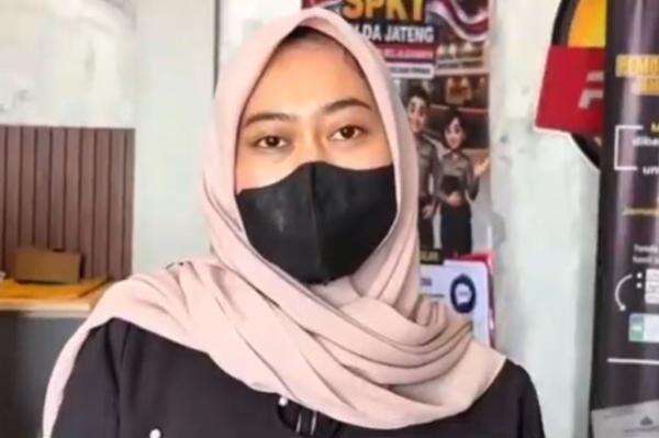 Perempuan Korban Jambret di Semarang Melawan, 3 Pelaku Diamuk Warga hingga Motor Dibakar Perempuan Korban Jambret di Semarang Melawan, 3 Pelaku Diamuk Warga hingga Motor Dibakar