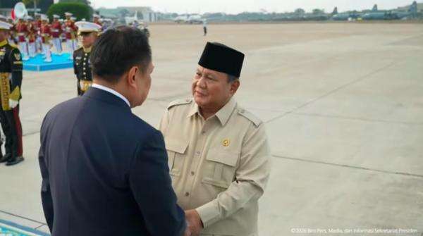 Momen Prabowo Antar Langsung Kepulangan PM Thailand Anutin di Halim Momen Prabowo Antar Langsung Kepulangan PM Thailand Anutin di Halim