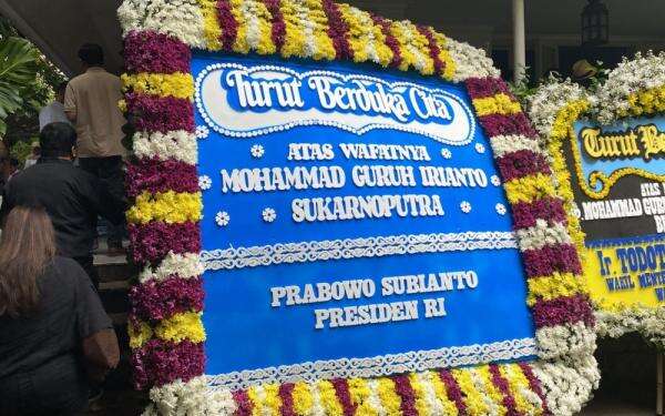 Presiden Prabowo Subianto Kirim Karangan Bunga Duka Cita ke Kediaman Guruh Soekarnoputra Presiden Prabowo Subianto Kirim Karangan Bunga Duka Cita ke Kediaman Guruh Soekarnoputra