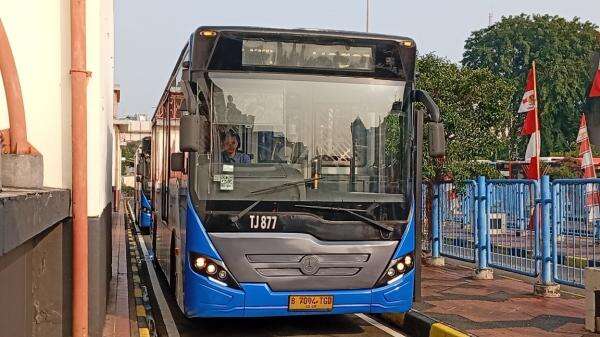 Pramono Beberkan Pertimbangan Naikkan Tarif Transjabodetabek Blok M-Bandara Soetta Jadi Rp15 ribu Pramono Beberkan Pertimbangan Naikkan Tarif Transjabodetabek Blok M-Bandara Soetta Jadi Rp15 ribu