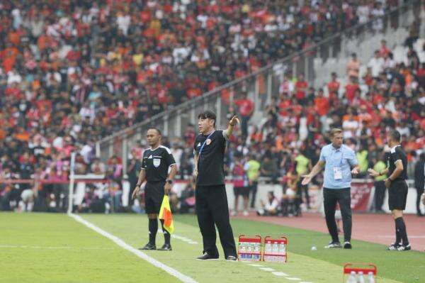 Persija Taklukkan Persib di SUGBK, Shin Tae-yong: Hadiah Spesial untuk The Jakmania! Persija Taklukkan Persib di SUGBK, Shin Tae-yong: Hadiah Spesial untuk The Jakmania!
