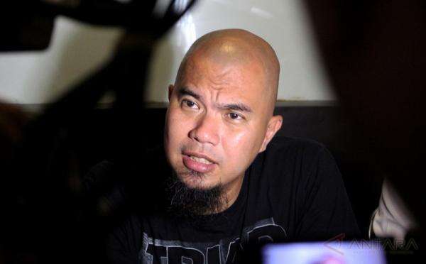 Adu Gaji Ahmad Dani sebagai Anggota DPR dengan Tarif Sekali Manggung Adu Gaji Ahmad Dani sebagai Anggota DPR dengan Tarif Sekali Manggung
