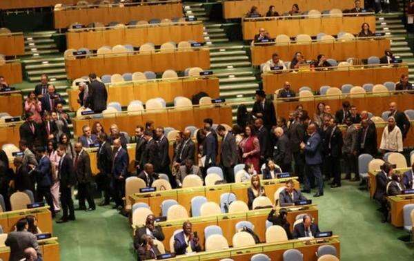 Netanyahu Pidato di Sidang Umum PBB, Puluhan Delegasi Walk out sambil Mengejek Netanyahu Pidato di Sidang Umum PBB, Puluhan Delegasi Walk out sambil Mengejek