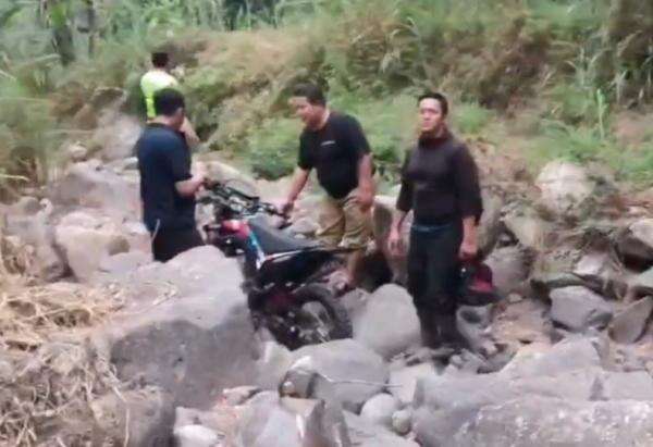 Pegawai SPPG Tersesat di Hutan Petungkriyono Pekalongan, Ditemukan usai Telepon Call Centre Polri Pegawai SPPG Tersesat di Hutan Petungkriyono Pekalongan, Ditemukan usai Telepon Call Centre Polri