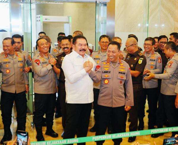 Kapolri Silaturahmi ke Jaksa Agung, Tekankan Soliditas dan Kolaborasi Kapolri Silaturahmi ke Jaksa Agung, Tekankan Soliditas dan Kolaborasi