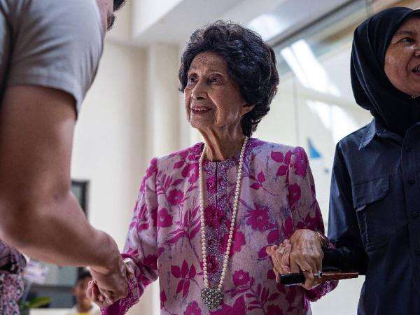 Mengenang Siti Hasmah, Sang Dokter yang Mengabdikan Hidupnya untuk Kesehatan Ibu dan Anak Mengenang Siti Hasmah, Sang Dokter yang Mengabdikan Hidupnya untuk Kesehatan Ibu dan Anak