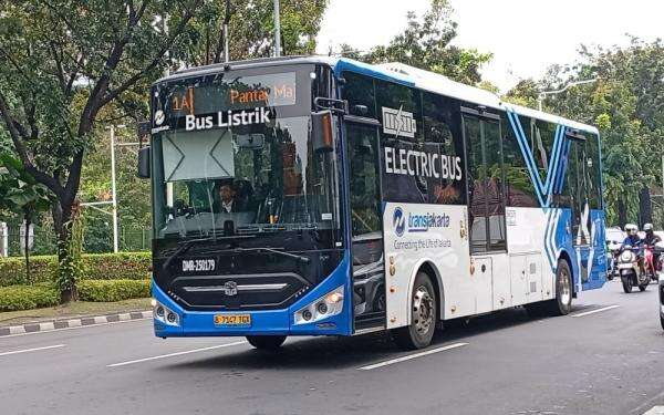 Transjakarta Mulai Beroperasi Normal, Tiga Rute Non-BRT Masih Dihentikan Sementara Transjakarta Mulai Beroperasi Normal, Tiga Rute Non-BRT Masih Dihentikan Sementara