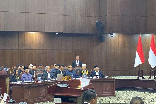 Denny Indrayana Cs Minta MK Batalkan Penetapan dan Pelantikan Gibran sebagai Wapres Denny Indrayana Cs Minta MK Batalkan Penetapan dan Pelantikan Gibran sebagai Wapres
