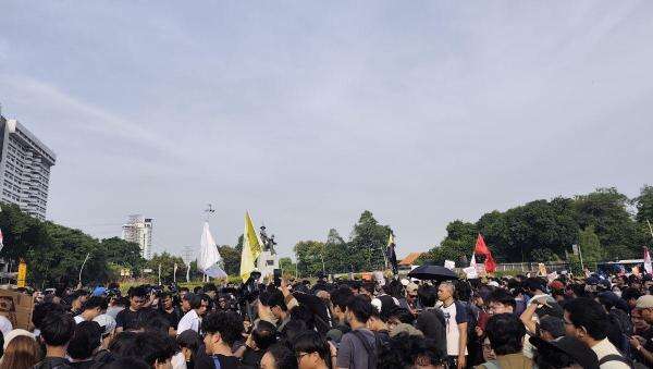 Aliansi Mahasiswa Gelar Unjuk Rasa di Tugu Tani, Bawa Lima Tuntutan Aliansi Mahasiswa Gelar Unjuk Rasa di Tugu Tani, Bawa Lima Tuntutan