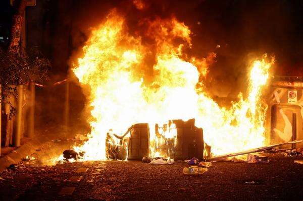 Ribuan Demonstran Kembali Gelar Protes di Seluruh Prancis, Kerusuhan Pecah di Sejumlah Kota Ribuan Demonstran Kembali Gelar Protes di Seluruh Prancis, Kerusuhan Pecah di Sejumlah Kota