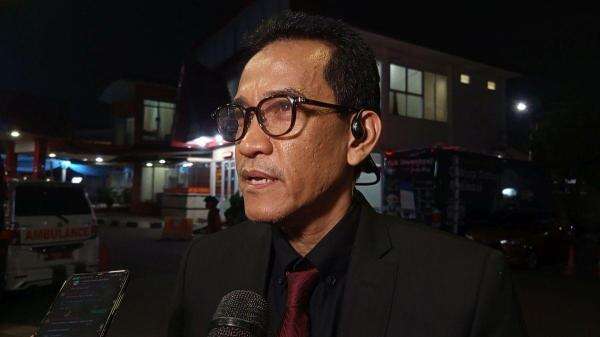 Refly Harun: Dokter Tifa Kenakan Baju Tahanan Atas Kesadaran Sendiri Refly Harun: Dokter Tifa Kenakan Baju Tahanan Atas Kesadaran Sendiri