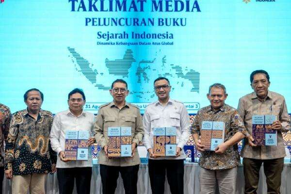 Fadli Zon: Peluncuran 5 Jilid Buku Sejarah Nasional Jamin Kebebasan Akademik dan Bebas Intervensi Fadli Zon: Peluncuran 5 Jilid Buku Sejarah Nasional Jamin Kebebasan Akademik dan Bebas Intervensi