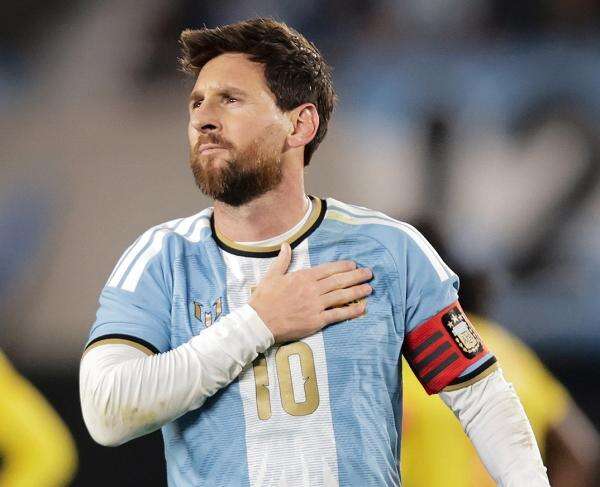 Tangis Lionel Scaloni saat Messi Pensiun dari Timnas Argentina: Kehormatan Melatih Pemain Terbaik Sejarah! Tangis Lionel Scaloni saat Messi Pensiun dari Timnas Argentina: Kehormatan Melatih Pemain Terbaik Sejarah!