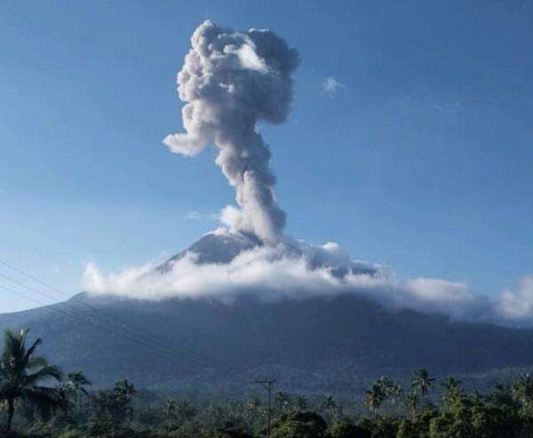 Gunung Lewotobi Laki-laki Erupsi Pagi Ini, Kolom Abu Capai 1.400 Meter Gunung Lewotobi Laki-laki Erupsi Pagi Ini, Kolom Abu Capai 1.400 Meter