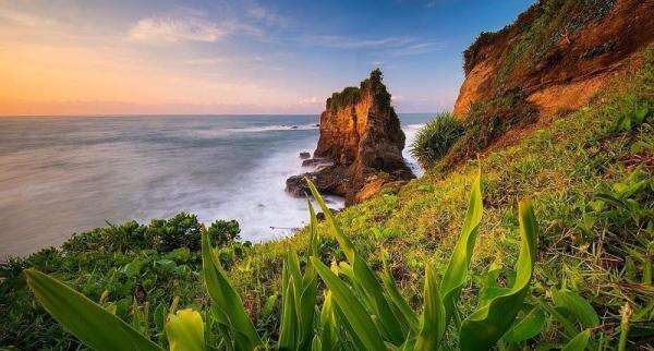 3 Tempat Wisata di Jalur Pantai Selatan Kebumen yang Lagi Hits, Nomor 2 Bikin Takjub! 3 Tempat Wisata di Jalur Pantai Selatan Kebumen yang Lagi Hits, Nomor 2 Bikin Takjub!