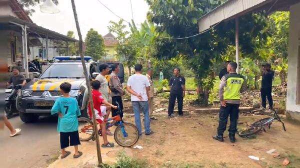 Kecanduan Judol, Pria di Batang Mengamuk Bakar Pakaian Istri dan Rampas HP Anak Kecanduan Judol, Pria di Batang Mengamuk Bakar Pakaian Istri dan Rampas HP Anak