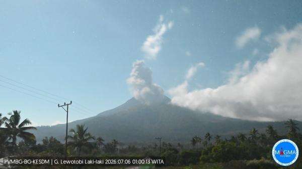 Gunung Lewotobi Laki-laki Erupsi, Lontarkan Abu Vulkanik Setinggi 500 Meter Gunung Lewotobi Laki-laki Erupsi, Lontarkan Abu Vulkanik Setinggi 500 Meter