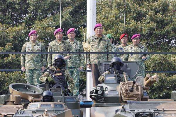 Perkuat Korps Marinir, Menhan Serahkan 12 Tank Tempur Amfibi AAV M-35 Perkuat Korps Marinir, Menhan Serahkan 12 Tank Tempur Amfibi AAV M-35