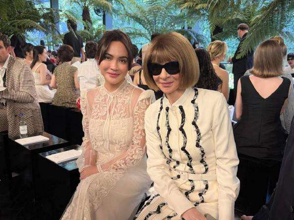 Momen Langka! Shandy Aulia Ketemu Anna Wintour di Dior Haute Couture Paris Momen Langka! Shandy Aulia Ketemu Anna Wintour di Dior Haute Couture Paris