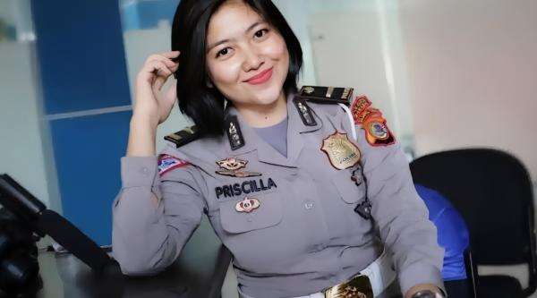 Sosok Iptu Priscilla Tissy Atotoy, Polwan Cantik yang Viral Kini Digeser ke Propam Mabes Polri Sosok Iptu Priscilla Tissy Atotoy, Polwan Cantik yang Viral Kini Digeser ke Propam Mabes Polri