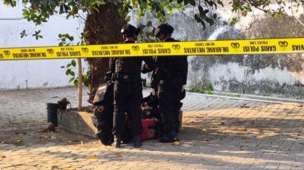 Benda Diduga Granat Ditemukan di Keraton Solo Benda Diduga Granat Ditemukan di Keraton Solo