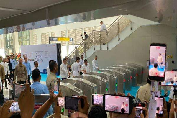 LRT Jakarta Diperpanjang ke JIS dan Whoosh, Pramono Harap Danantara Membantu LRT Jakarta Diperpanjang ke JIS dan Whoosh, Pramono Harap Danantara Membantu