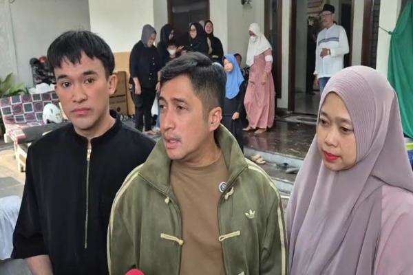 Ibunda Vega Darwanti Meninggal Dunia, Irfan Hakim Ceritakan Momen Haru Terakhir Ibunda Vega Darwanti Meninggal Dunia, Irfan Hakim Ceritakan Momen Haru Terakhir