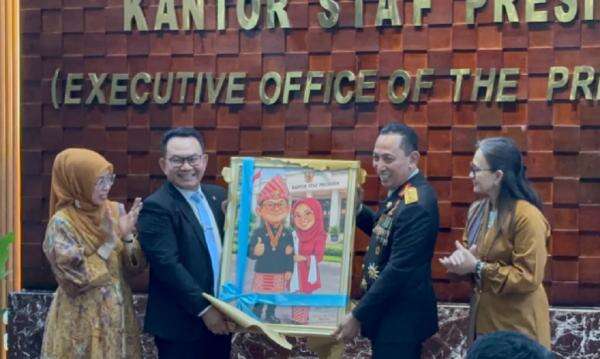 Sertijab Kepala Staf Kepresidenan, Ini Pesan Dudung ke Listyo Sigit Sertijab Kepala Staf Kepresidenan, Ini Pesan Dudung ke Listyo Sigit