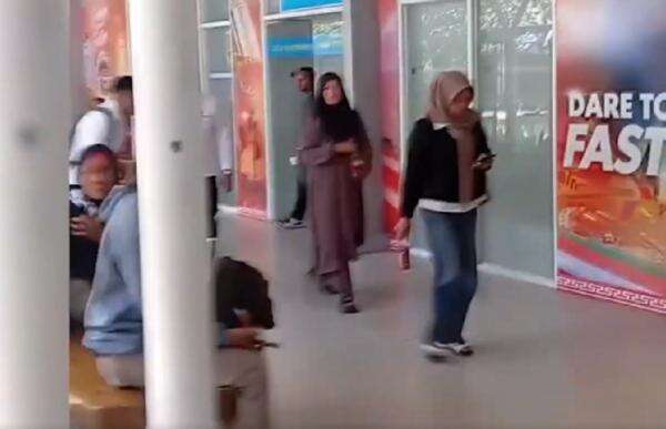 Viral Santri Korban Pembakaran di Lombok Tengah Dicegat Temui Densu di Jakarta Viral Santri Korban Pembakaran di Lombok Tengah Dicegat Temui Densu di Jakarta