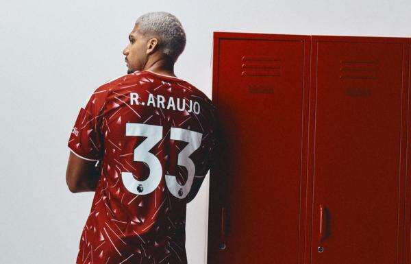 Alasan Menyentuh Ronald Araujo Kenakan Nomor Punggung Spesial di Liverpool Alasan Menyentuh Ronald Araujo Kenakan Nomor Punggung Spesial di Liverpool