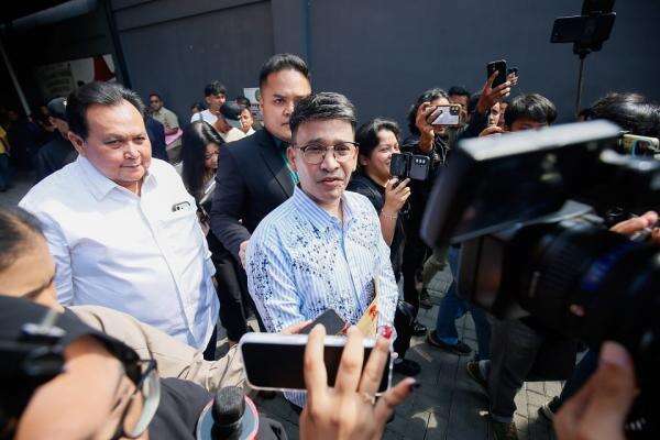 Ruben Onsu Bongkar Bukti Transfer Rp11,3 Miliar untuk Rumah Sarwendah Ruben Onsu Bongkar Bukti Transfer Rp11,3 Miliar untuk Rumah Sarwendah