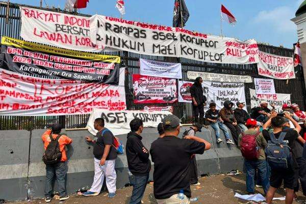 Tangkap 65 Orang Terkait Demo di DPR, Polda Metro Jaya: Diduga Terafiliasi Anarko Tangkap 65 Orang Terkait Demo di DPR, Polda Metro Jaya: Diduga Terafiliasi Anarko