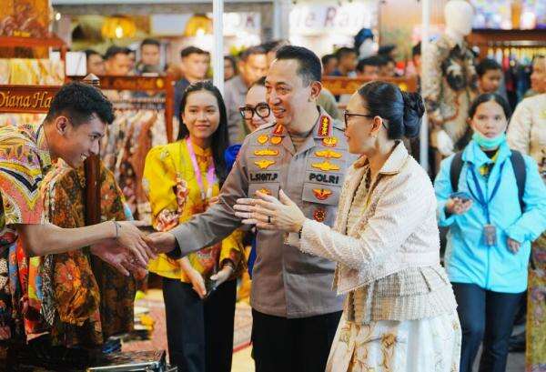 Kapolri Tinjau Bazar Kreasi Bhayangkari Nusantara 2026, Dukung UMKM Berdaya Saing Global Kapolri Tinjau Bazar Kreasi Bhayangkari Nusantara 2026, Dukung UMKM Berdaya Saing Global