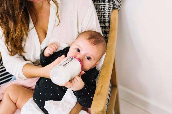 ASI Belum Banyak di Hari Pertama, Apakah Bayi Perlu Susu Tambahan? ASI Belum Banyak di Hari Pertama, Apakah Bayi Perlu Susu Tambahan?