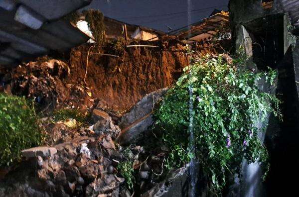 Longsor Landa Bogor Selatan imbas Hujan Deras, 12 Rumah Rusak Longsor Landa Bogor Selatan imbas Hujan Deras, 12 Rumah Rusak